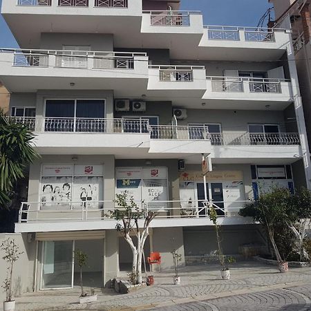 Olivias Apartments City Center Sarandë Exterior foto